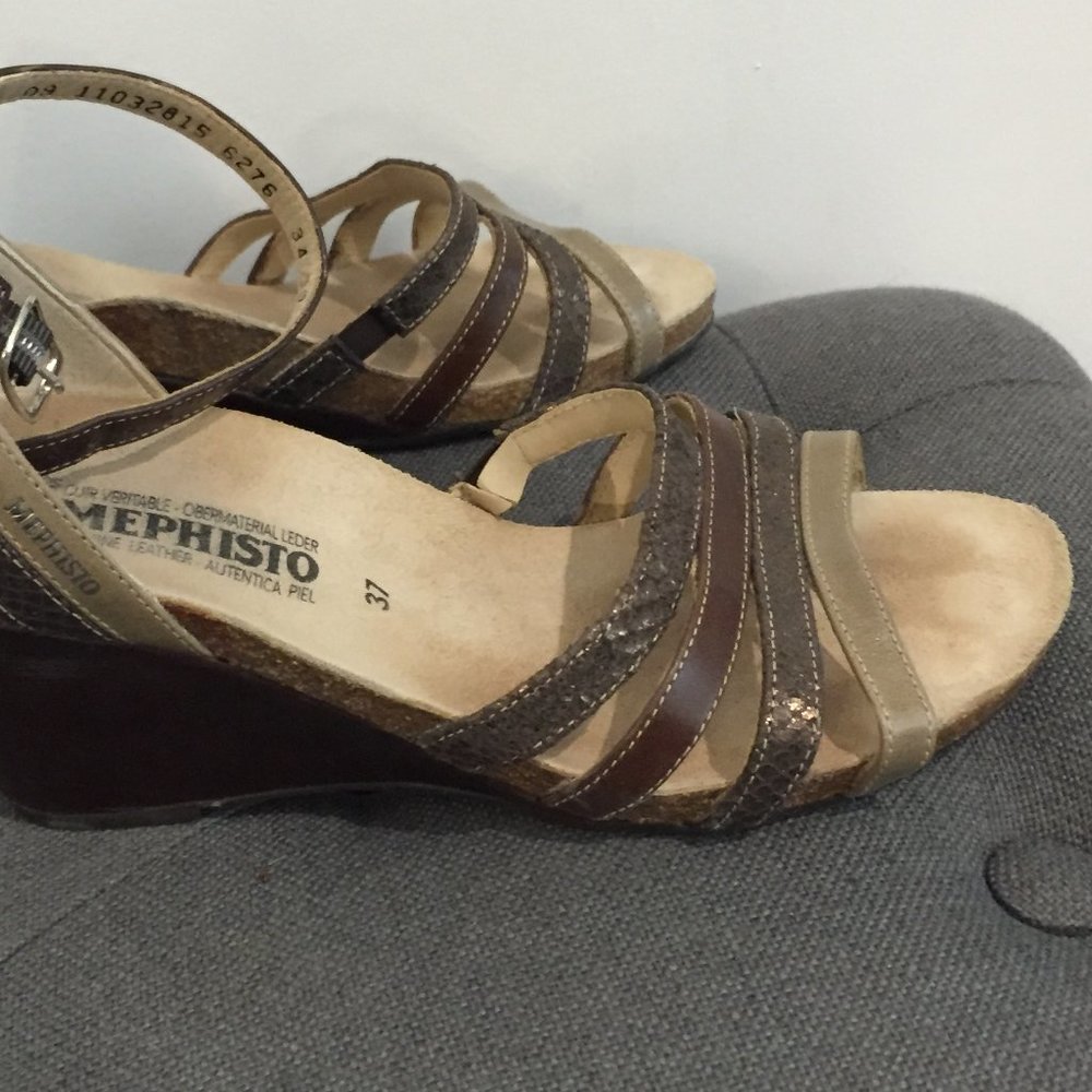 Mephisto Wedge Gently Used Size 37 (7) strappy brown sandals